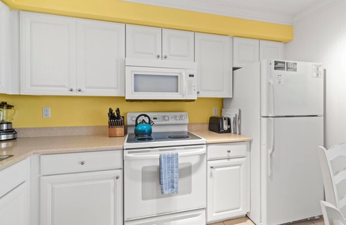 Whitney Beach Condo | Beach Condo: Open Thurs, $150/nt + Fees!
