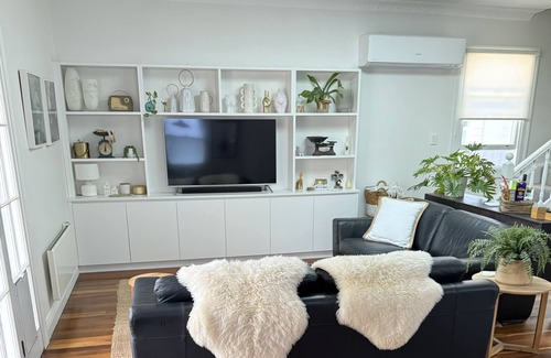 Freshwater House | Beach Cottage in “Freshwater Basin”. Under 5 min flat walk to Beach & Shops