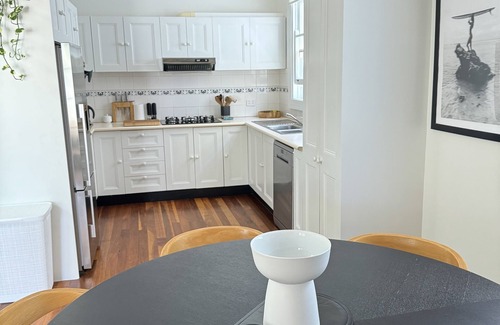 Freshwater House | Beach Cottage in “Freshwater Basin”. Under 5 min flat walk to Beach & Shops