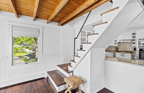 Scituate House | Beach Cottage in Scituate with Hot Tub! 6-minute walk to Egypt Beach.