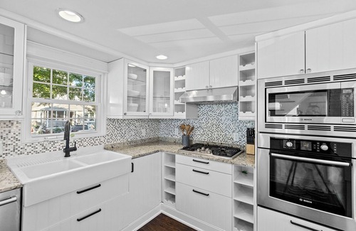 Scituate House | Beach Cottage in Scituate with Hot Tub! 6-minute walk to Egypt Beach.