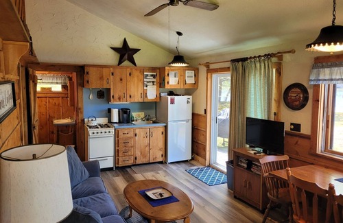 Franklin Cottage | Beach cottage on the water - private and pet friendly!