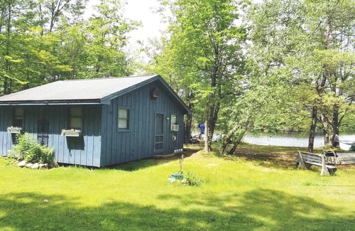 Franklin Cottage | Beach cottage on the water - private and pet friendly!