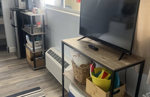 Bostwick Park Condo | Beach DAZE Hideaway : Modern Studio Condo near The Beach
