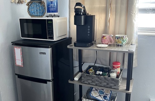 Bostwick Park Condo | Beach DAZE Hideaway : Modern Studio Condo near The Beach