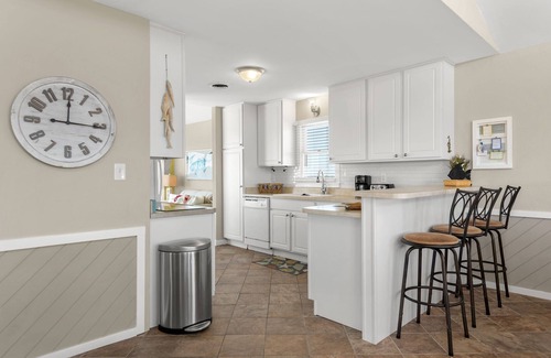 South Nags Head House | Beach Dugout: Semi-Oceanfront, Shared Pool