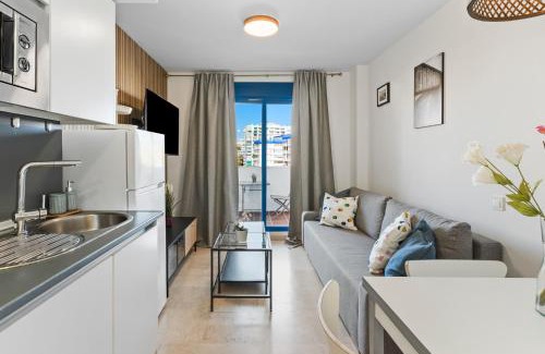 Torrequebrada Apartment | Beach Escape with Pool and Parking