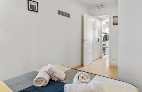 Torrequebrada Apartment | Beach Escape with Pool and Parking