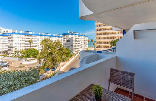 Torrequebrada Apartment | Beach Escape with Pool and Parking