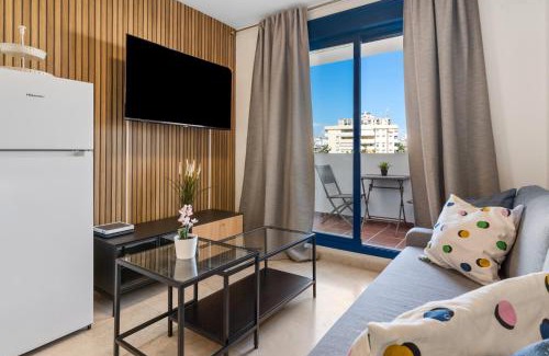 Torrequebrada Apartment | Beach Escape with Pool and Parking