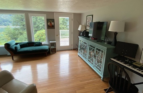 West Juneau House | Beach Front and Main floor Accessible