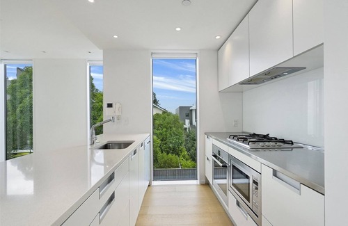 Sumner Apartment | Beach Front Apartment with pool