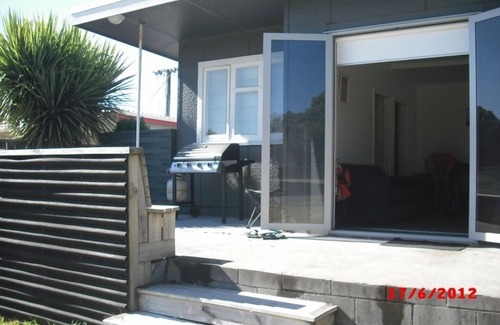 Urenui House | Beach front bach in Urenui