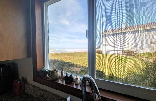 Florence House | Beach Front, Dog Friendly, 2 Bd, 2 Bath stunning views