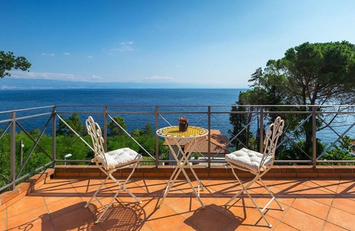 Moscenicka Draga House | Beach front home in Moscenicka Draga