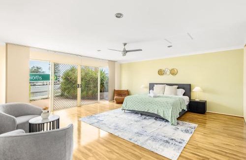 Clontarf House | Beach Front Holiday Home with Pool, Prime Location