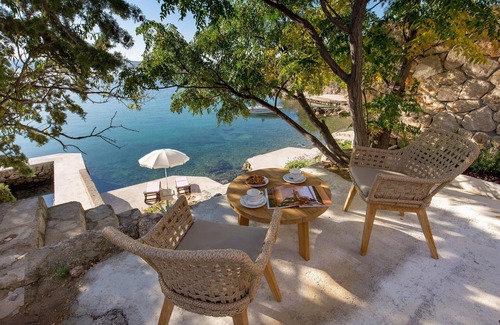 Lukovo Sugarje House | Beach front home in Lukovo Sugarje