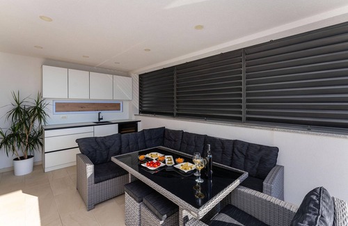 Rovanjska House | Beach front home in Jasenice