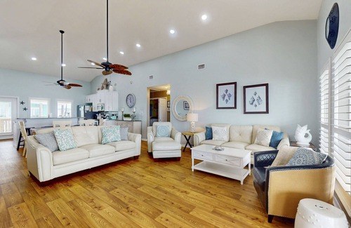 Dauphin Island House | Beach Front house with breathtaking views, free WiFi, full kitchen, near beach