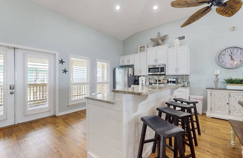 Dauphin Island House | Beach Front house with breathtaking views, free WiFi, full kitchen, near beach