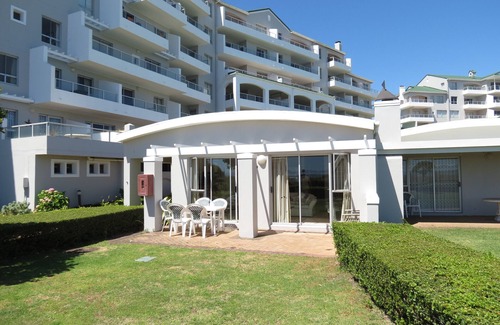 Strand Villa | Beach front house in private estate overlooking the sea and mountains