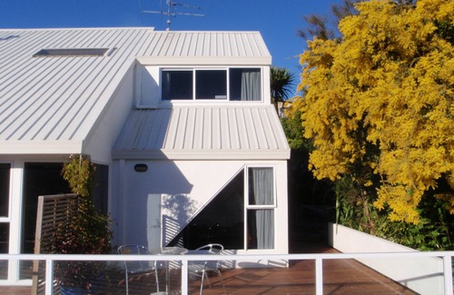 Kaiteriteri Apartment | BEACH FRONT, PALMS on-the-beach,Self contained Studio 1. Kaiteriteri.