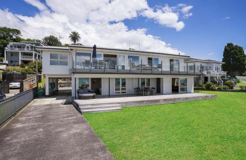 Maraetai House | Beach Front Resort!
