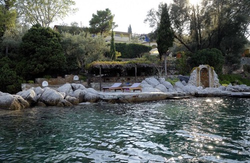 Pella Region Villa | Beach Front, Romantic Escape, Breathtaking Views, 'Pieds dans L'eau', & More