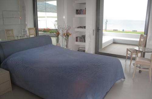 Loutraki Villa | Beach Front Villa in Loutraki