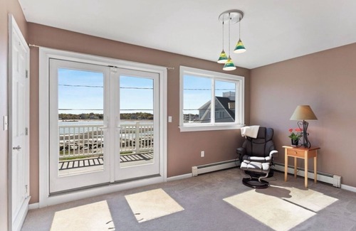 Scituate House | Beach Getaway on Scituate Harbor