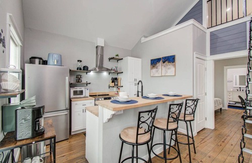 Port Bolivar House | Beach Getaway w/2 King Suites & 2 Min from Beach!