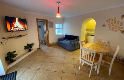 Downings Apartment | Beach Golf Getaway Apt 1