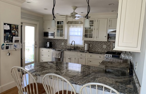 Cove - East Side - Shippan House | BEACH HOUSE, 2 MINITE WALK TO WEST BEACH, 40 MIN TO MANHATTEN