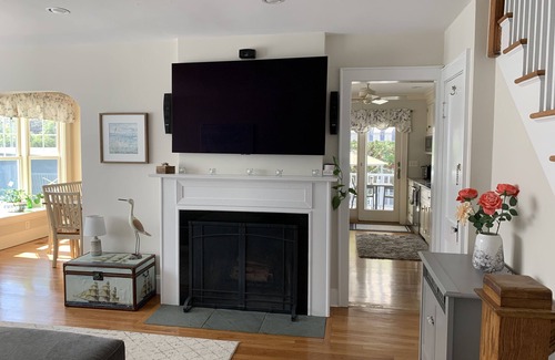 Cove - East Side - Shippan House | BEACH HOUSE, 2 MINITE WALK TO WEST BEACH, 40 MIN TO MANHATTEN