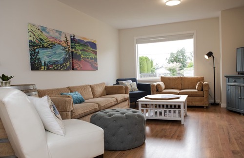 Okanagan-Similkameen House | BEACH HOUSE - 3 BDRM - 6 Beds - 2.5 Bath - Beach and Bikes