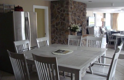 Seabrook House | Beach House at Seabrook Beach NH 50 steps to the sand!