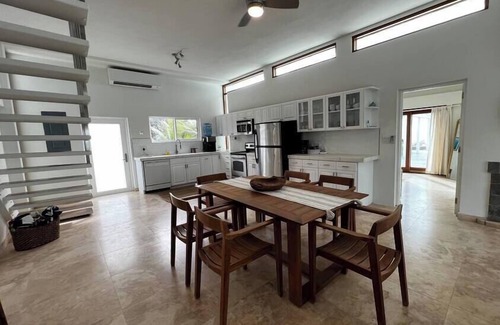 South Palmetto Point House | Beach House on cove of Ten Bay Beach