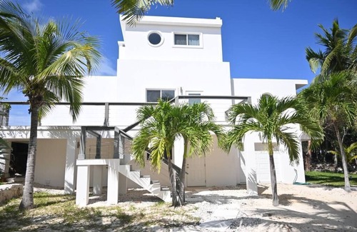 South Palmetto Point House | Beach House on cove of Ten Bay Beach