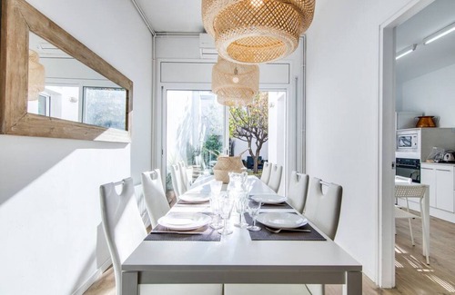 Premia de Mar House | ❤ BEACH HOUSE- CLOSE TO BARCELONA, FREE AC &WiFi