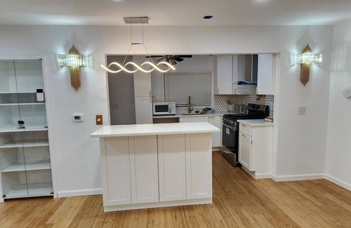 Long Beach House | BEACH HOUSE, FIVE Minutes walk to the beach, Very Spacious