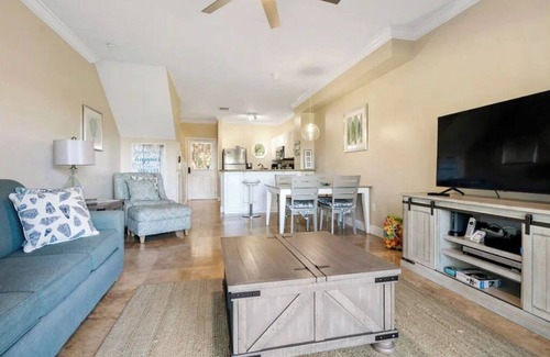 Marathon House | Beach House Getaway - Kayaks & 2-2.5 Villa