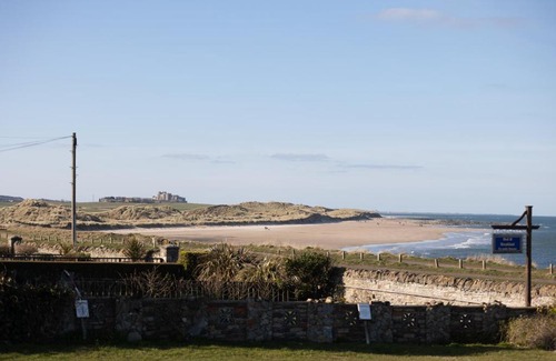Seahouses Hotel | Beach House Hotel