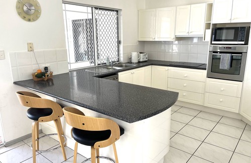 Maroochydore House | Beach House on canal , pet friendly & private jetty.SERENITY SEA BEACH HOUSE