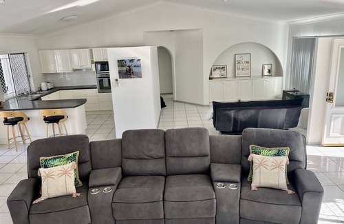 Maroochydore House | Beach House on canal , pet friendly & private jetty.SERENITY SEA BEACH HOUSE