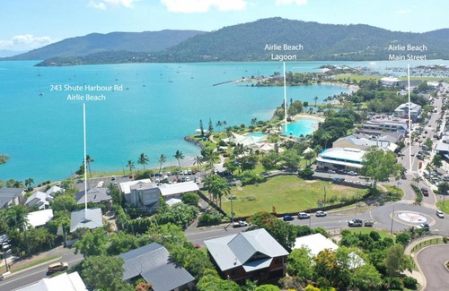 Airlie Beach House | Beach House on Main - Airlie Beach