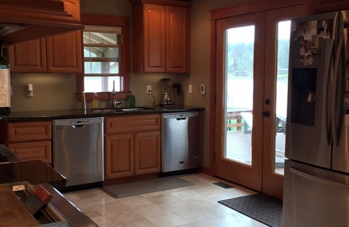 Anderson Island House | Beach house on the bay with pickleball court