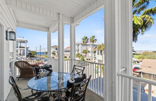 Laguna Beach House | Beach House - The Sandcastle by Panhandle Getaways