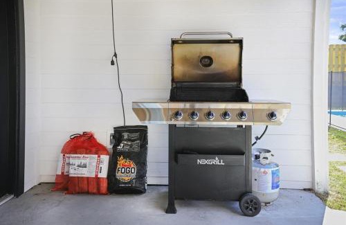 Marineland Acres House | Beach House with Heated Pool & Family Games