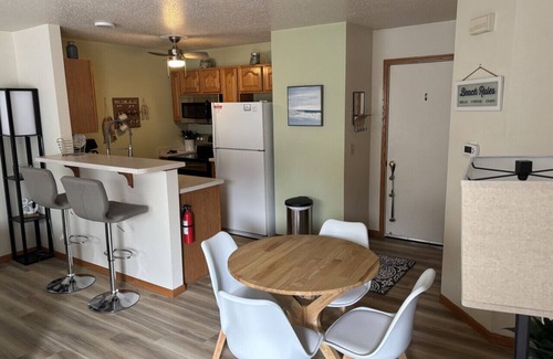 Downtown Kenosha House | Beach Lake Michigan King Bed Pet Friendly