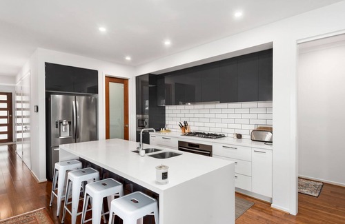 Indented Head House | Beach Life - Modern beach bound entertainment